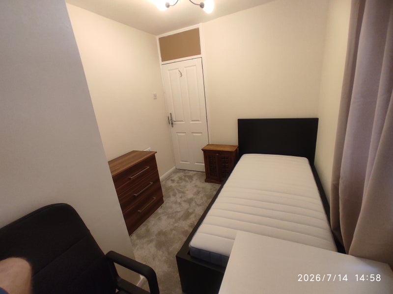 Room Kingsgate Road in Manchester