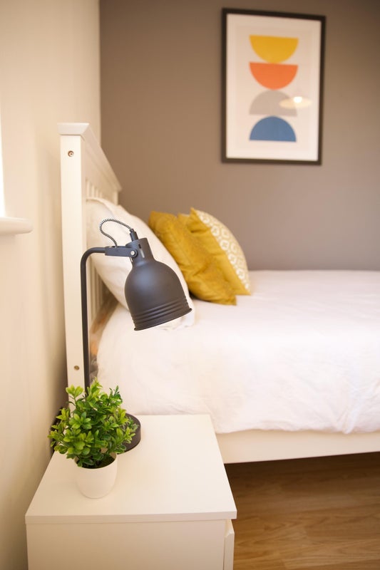 Room Plender Street in Greater London