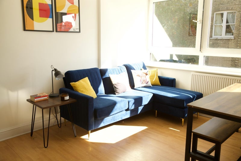 Flat Plender Street in Greater London