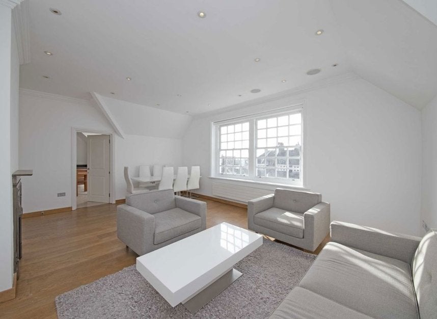Flat Bracknell Gardens in Greater London