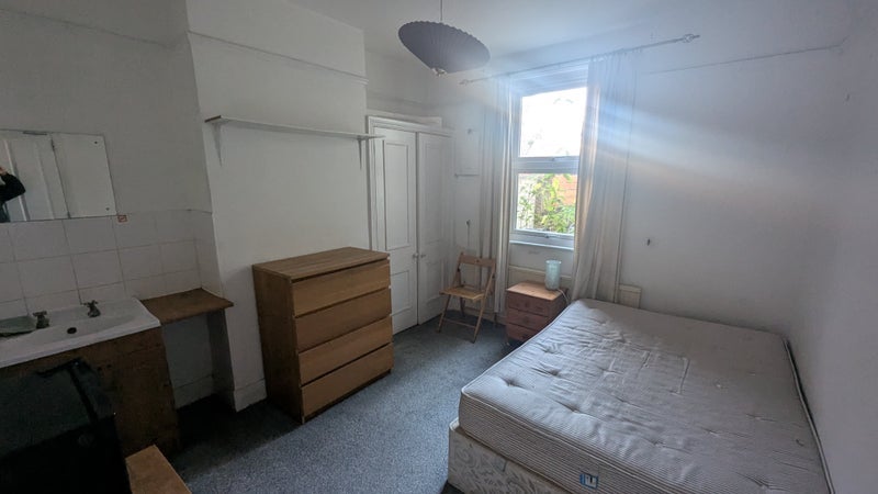 Room Dedworth Road in Windsor