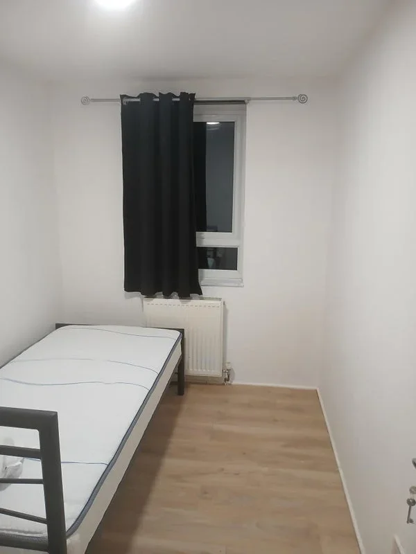Room South Road in Greater London