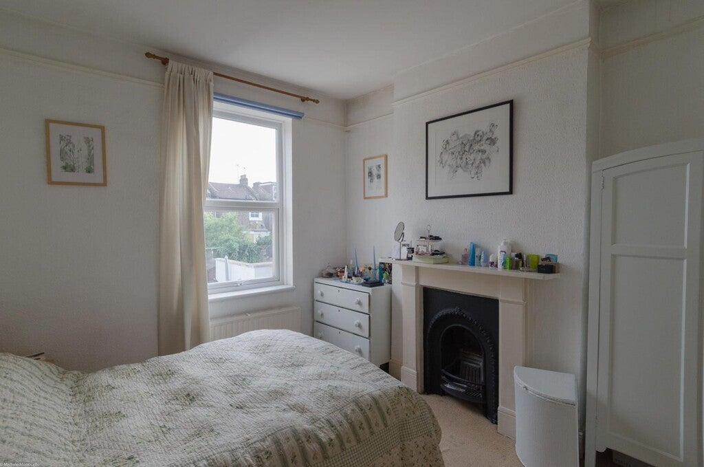 Flat Raleigh Road in Greater London