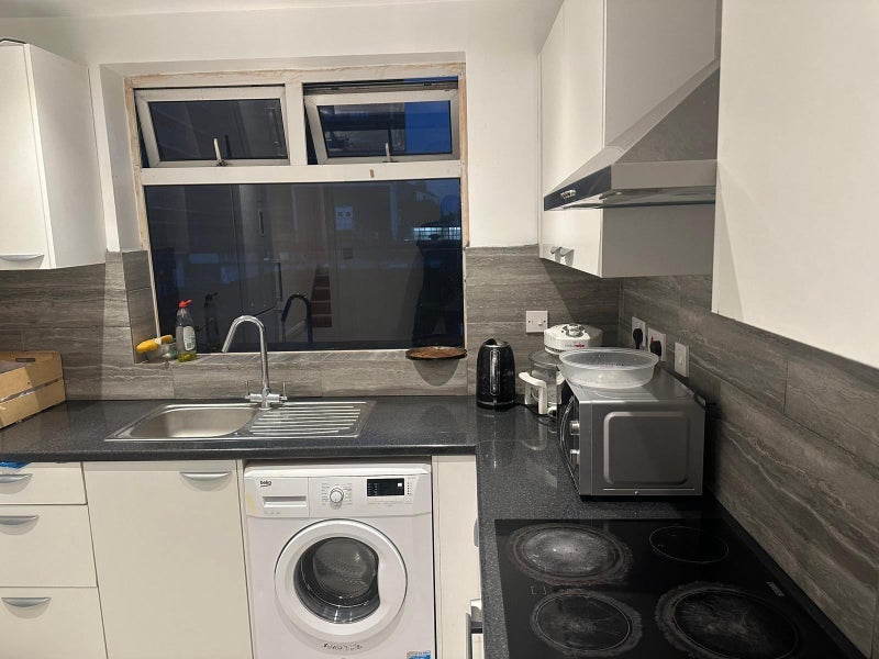 Room Barking Road in Greater London