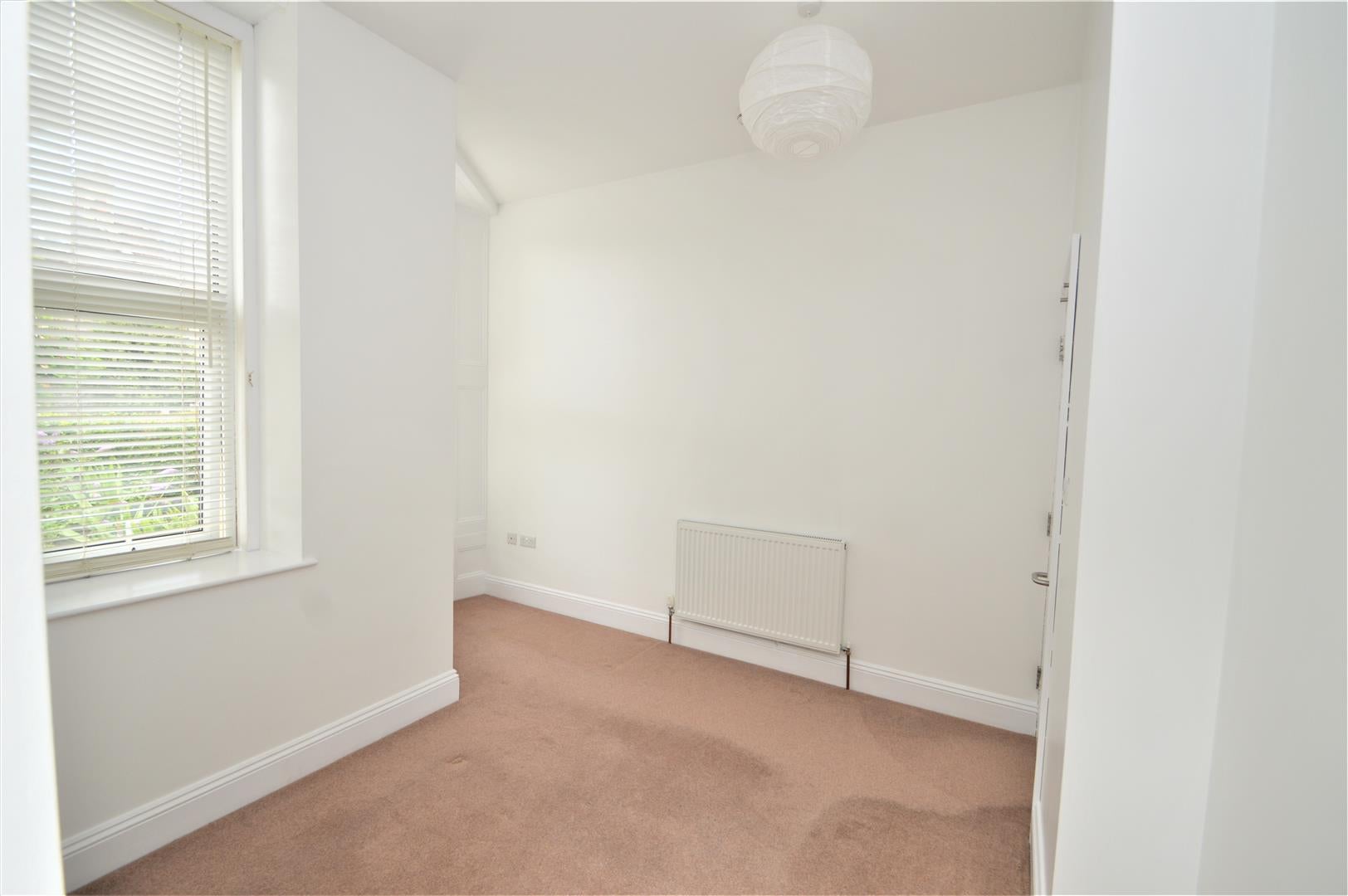 Flat Fernbank Road in Bristol