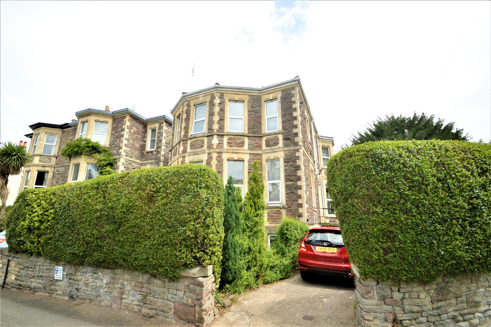 Flat Fernbank Road in Bristol