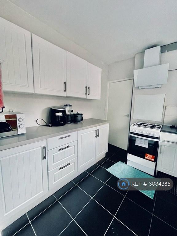 Room Norbury Crescent in Greater London