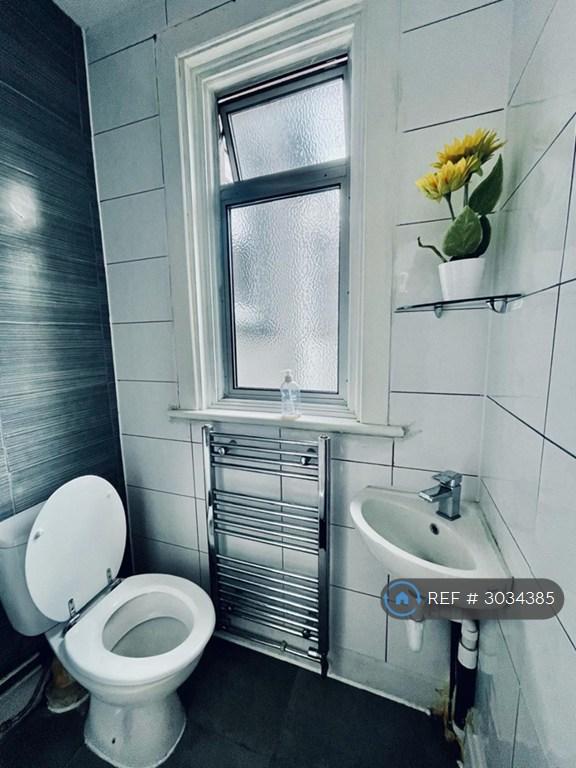 Room Norbury Crescent in Greater London