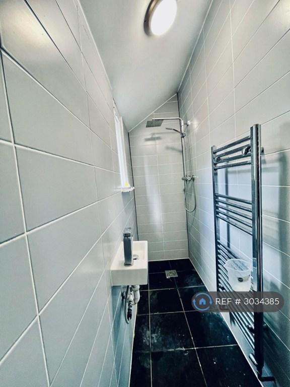 Room Norbury Crescent in Greater London