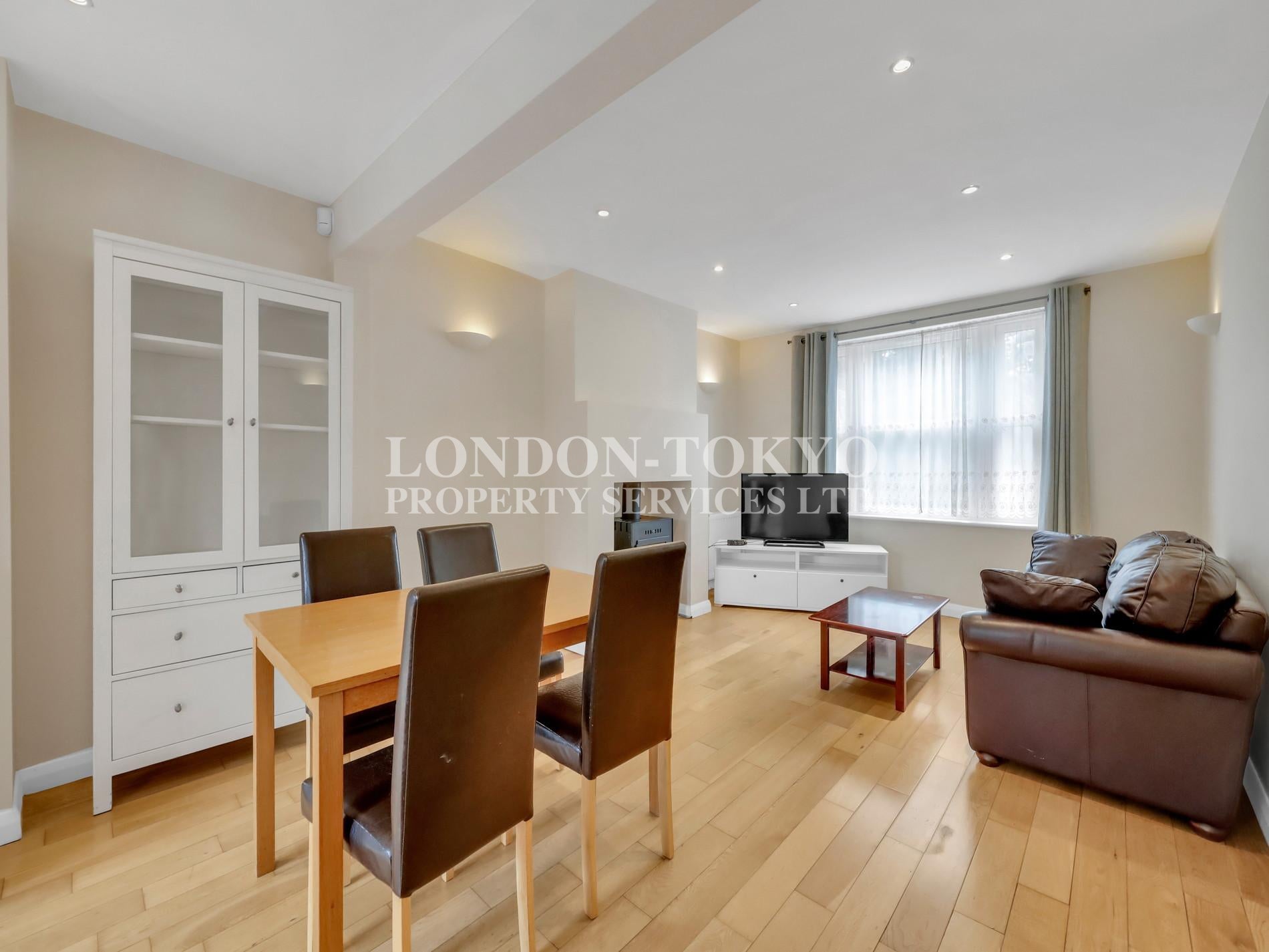 House Saxon Drive in Greater London