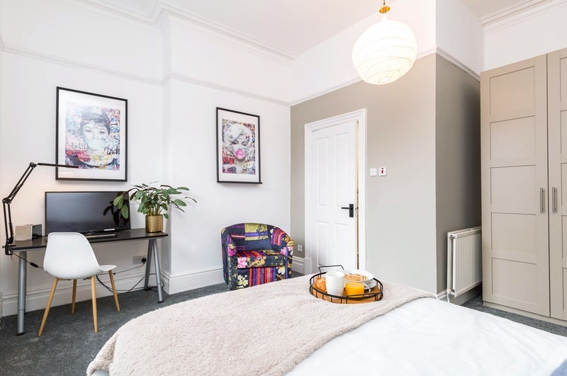 Room Manchester Road in Bury