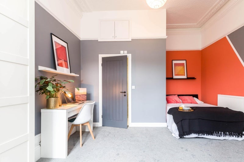 Room Manchester Road in Bury