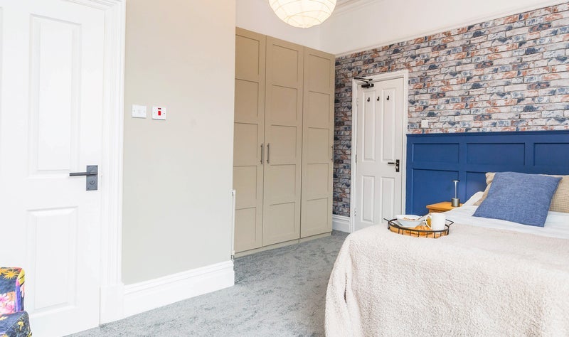 Room Manchester Road in Bury