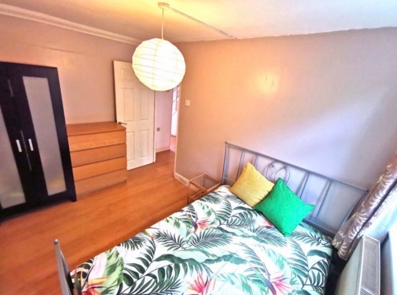 Room Parsonage Street in Greater London