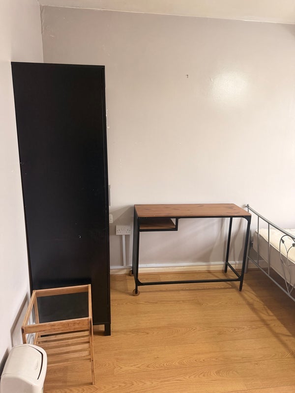 Room Parsonage Street in Greater London
