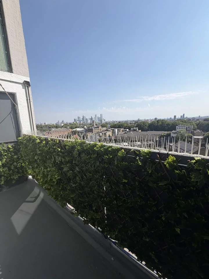 Flat Wyllen Close in Greater London