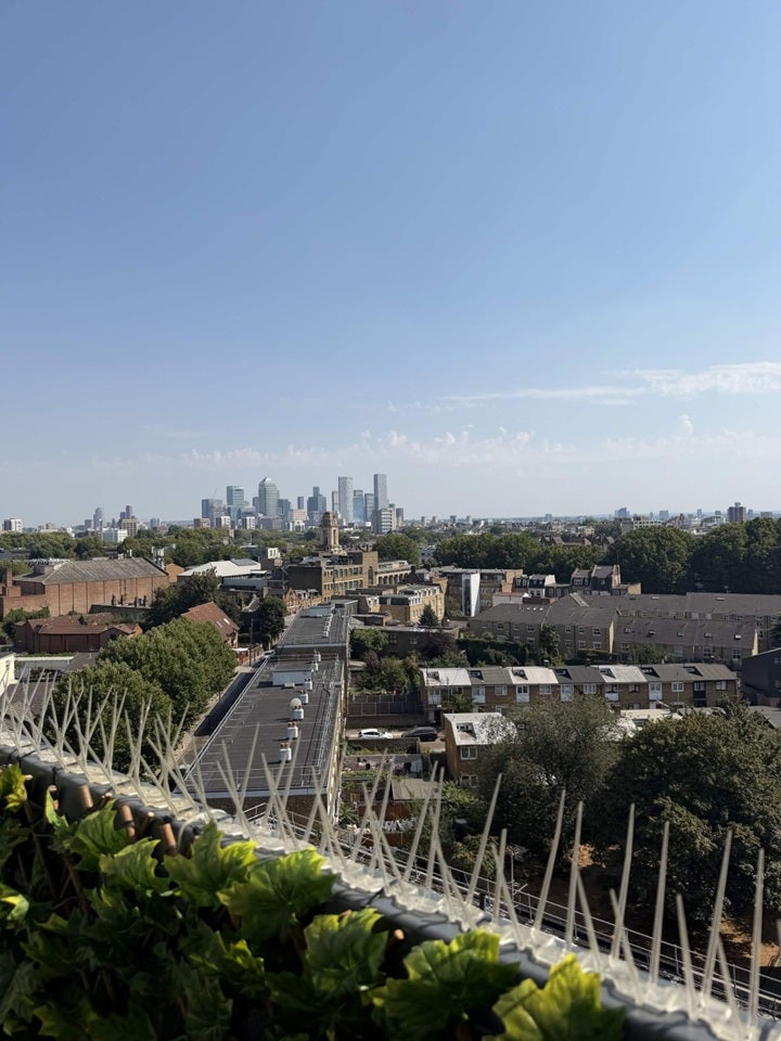 Flat Wyllen Close in Greater London