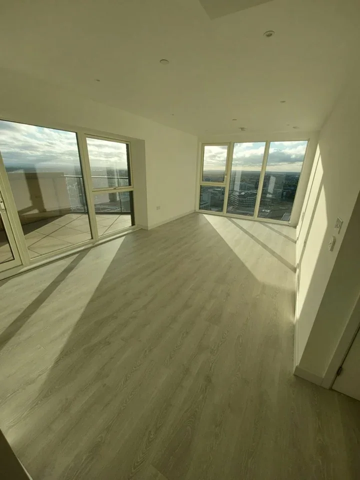 Flat Prince Regent Road in Greater London