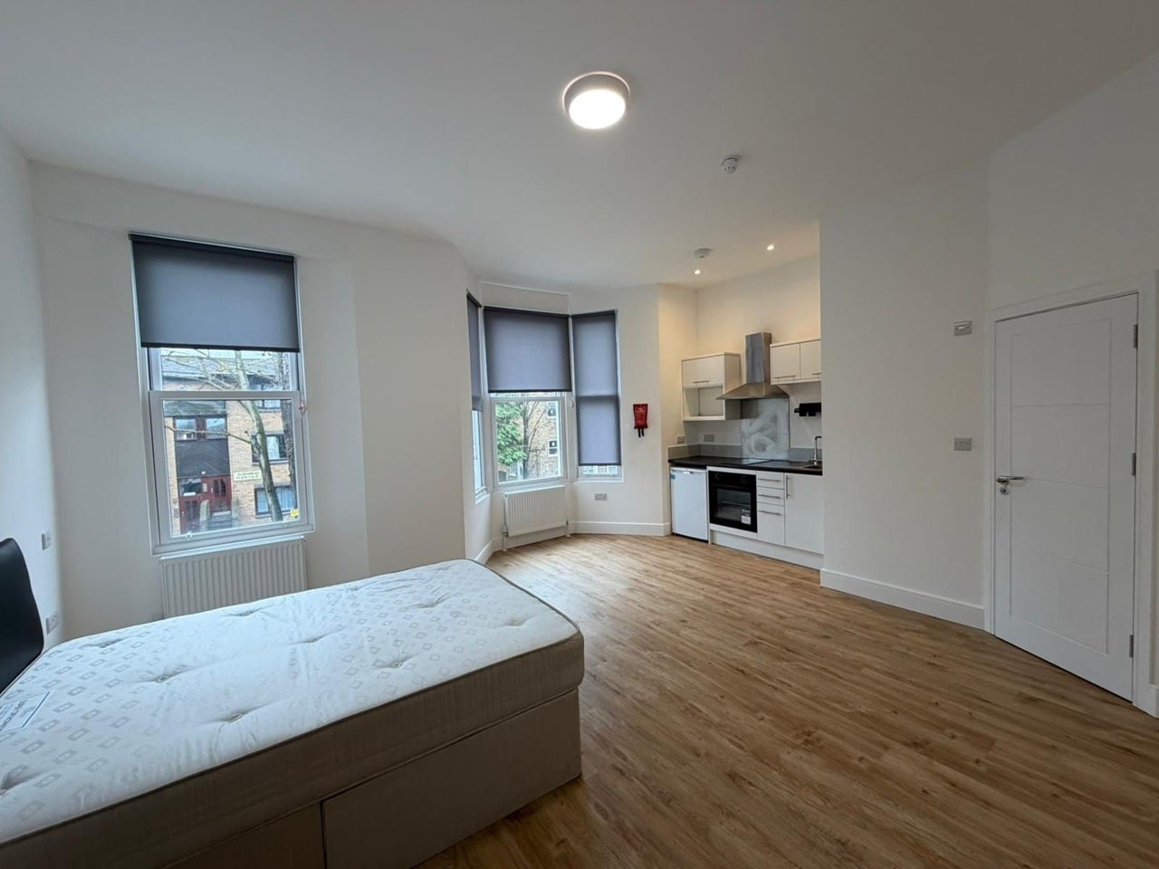 Flat Pownall Gardens in Greater London