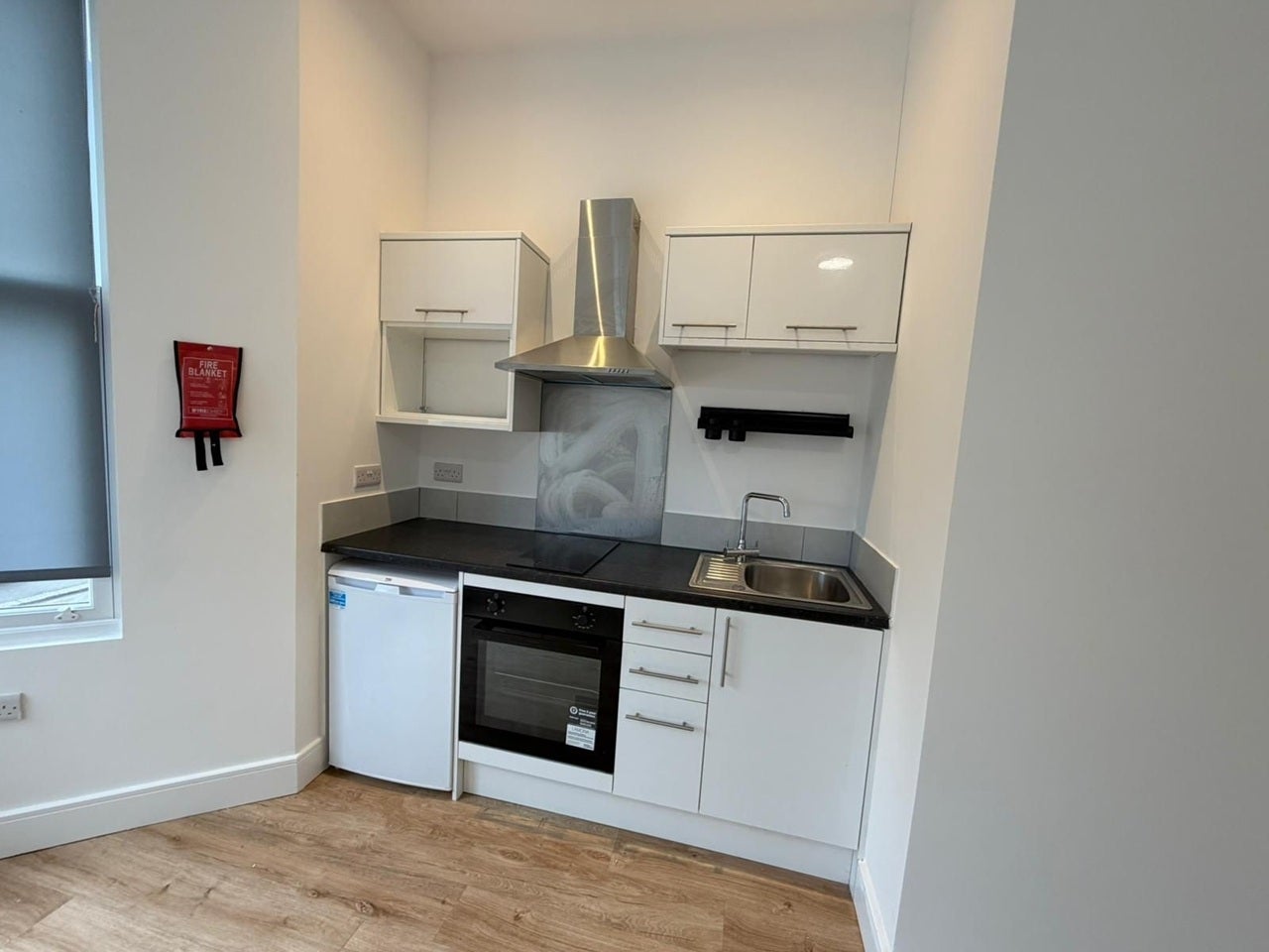 Flat Pownall Gardens in Greater London
