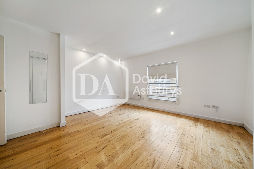 Flat York Way in Greater London