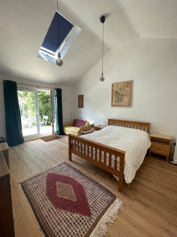 Room Grace Road in Bristol