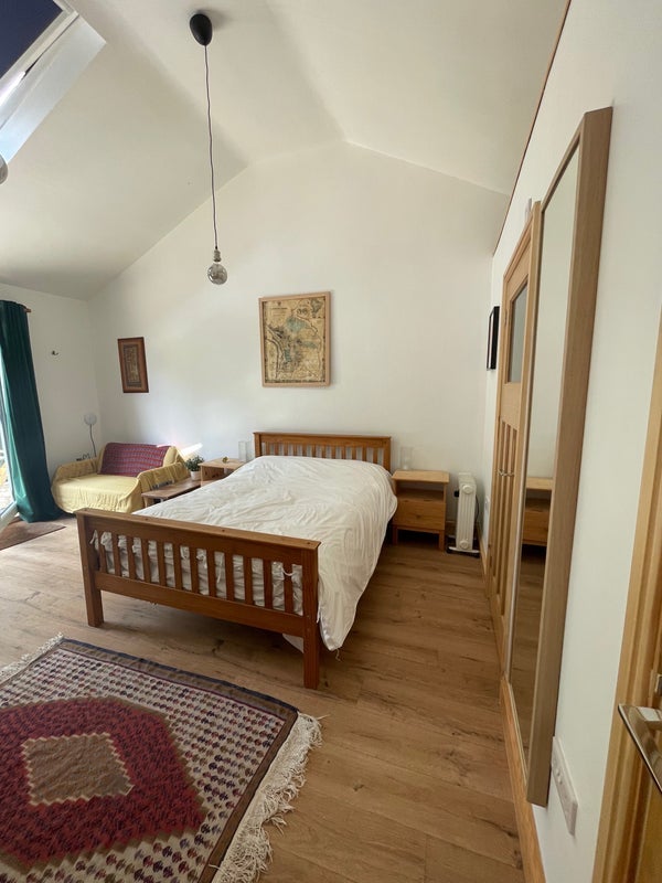 Room Grace Road in Bristol