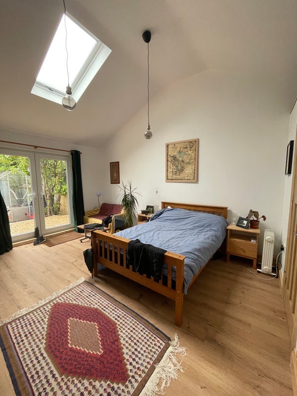 Room Grace Road in Bristol