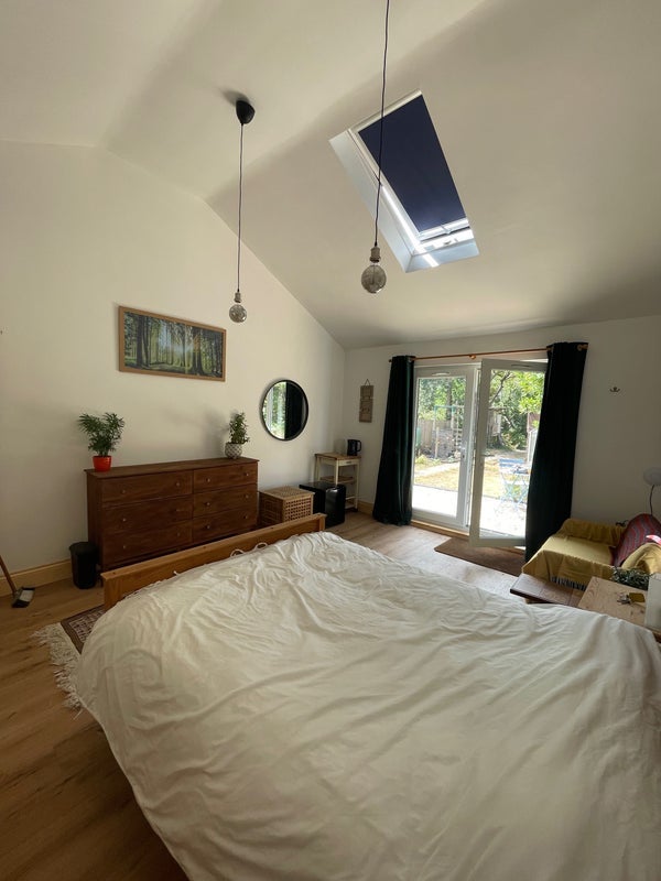 Room Grace Road in Bristol