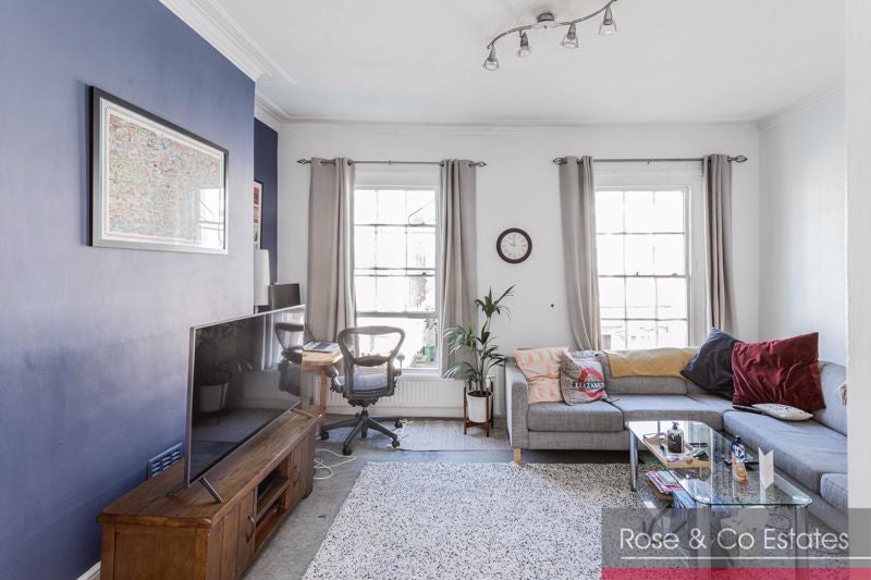 Flat Torriano Avenue in Greater London
