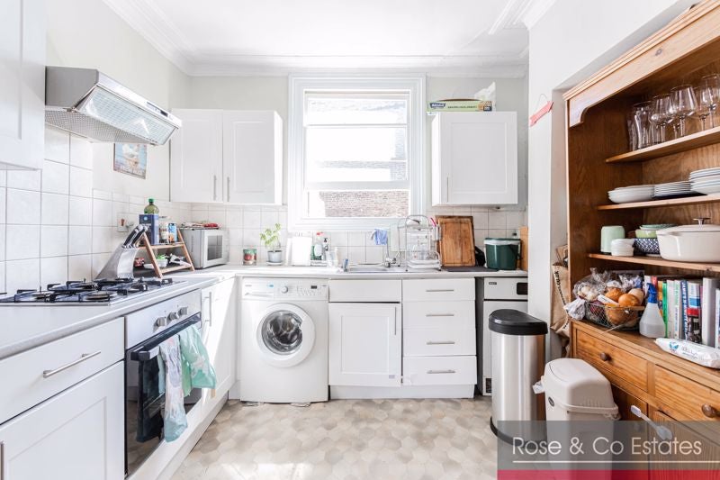 Flat Torriano Avenue in Greater London