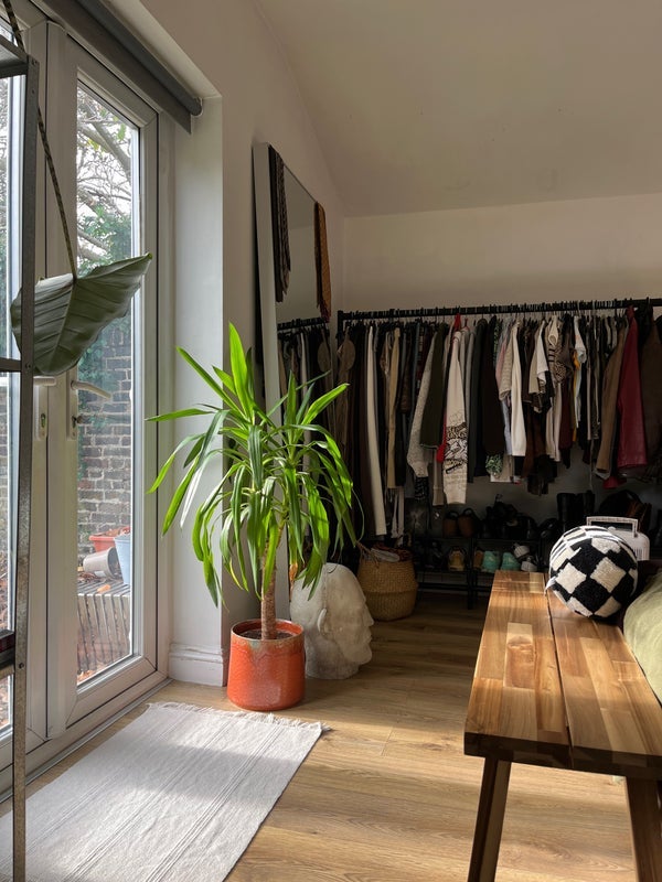 Room Manse Road in Greater London