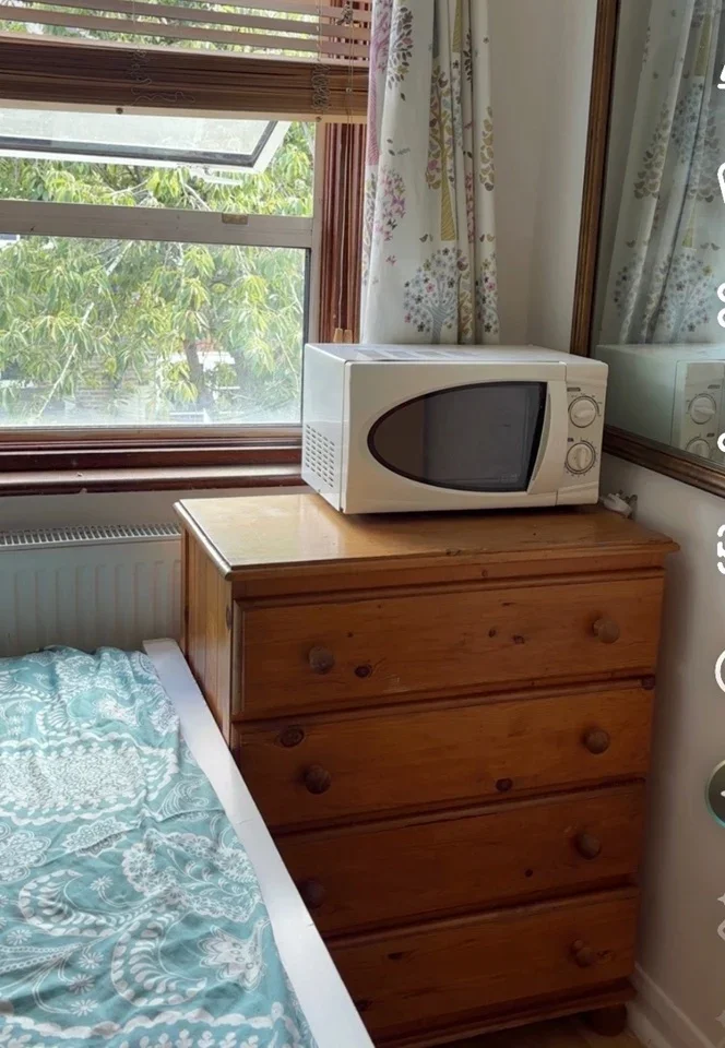 Flat Birkbeck Avenue in Greater London