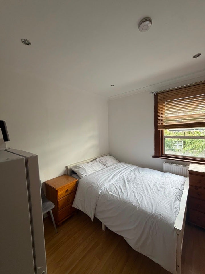 Flat Birkbeck Avenue in Greater London