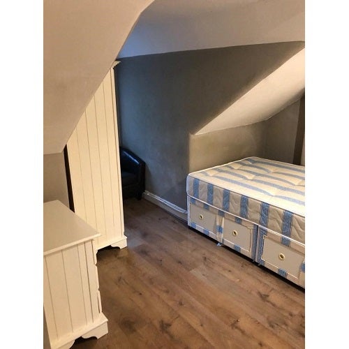 Flat Bedford Hill in Greater London