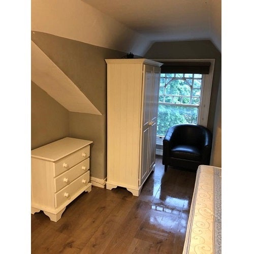 Flat Bedford Hill in Greater London