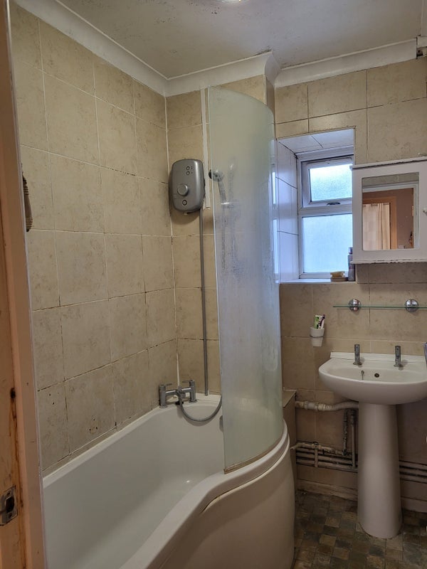 Room Beccles Street in Greater London
