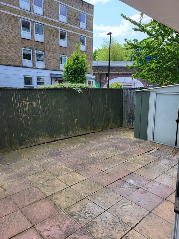 Room Beccles Street in Greater London