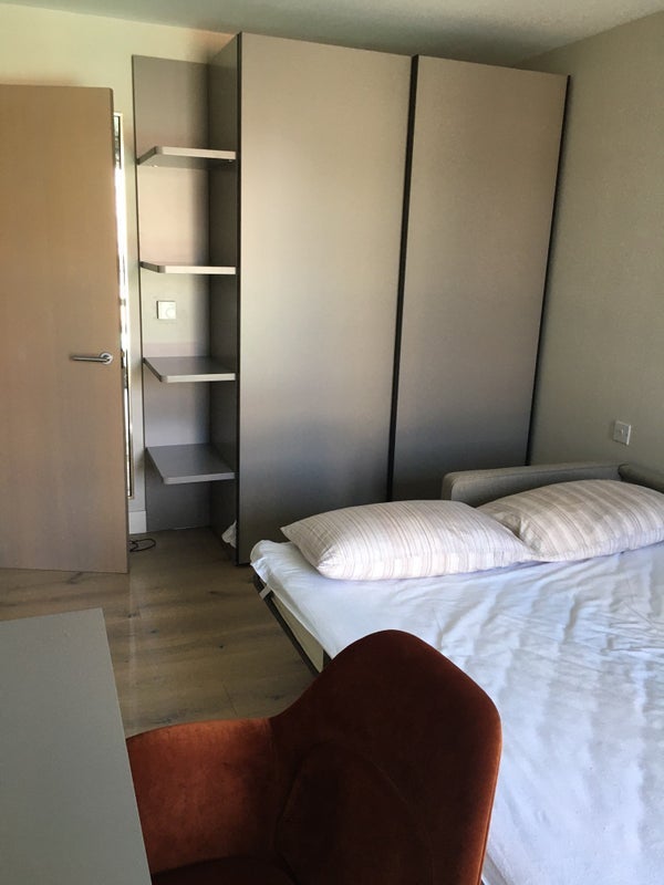 Room Devan Grove in Greater London