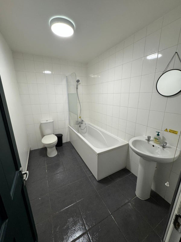 Room Ellesmere Avenue in Greater London