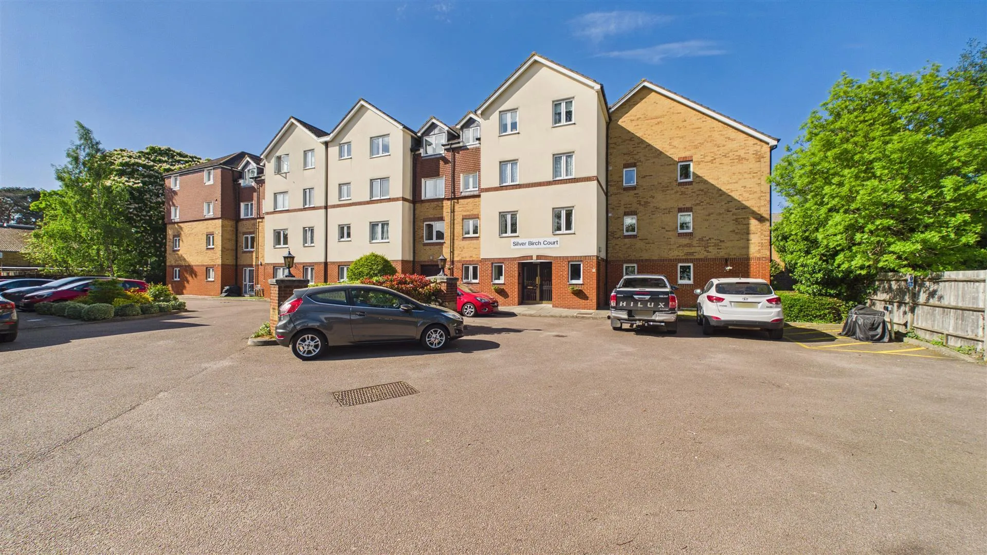 Flat Friends Avenue in Cheshunt