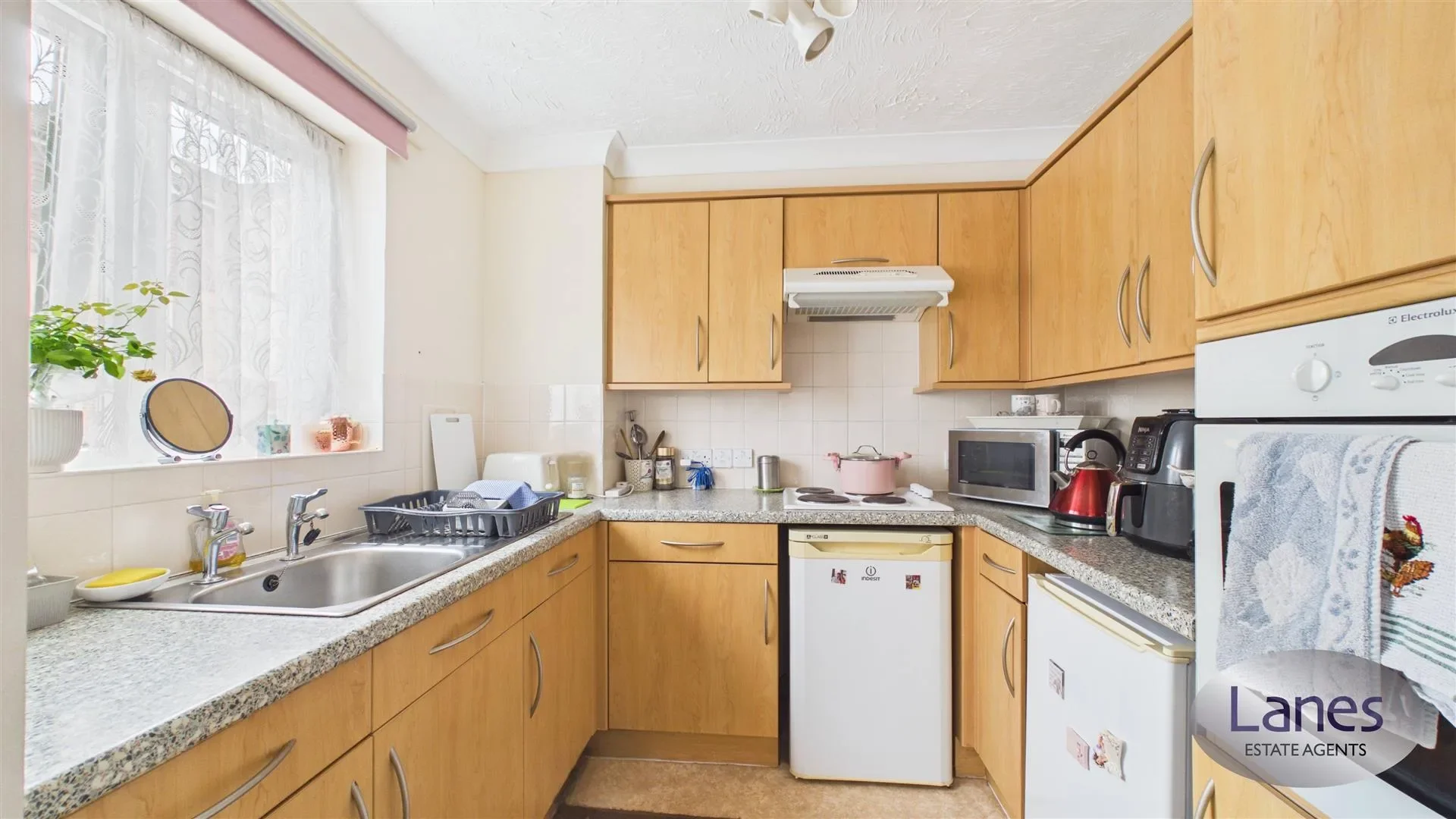 Flat Friends Avenue in Cheshunt