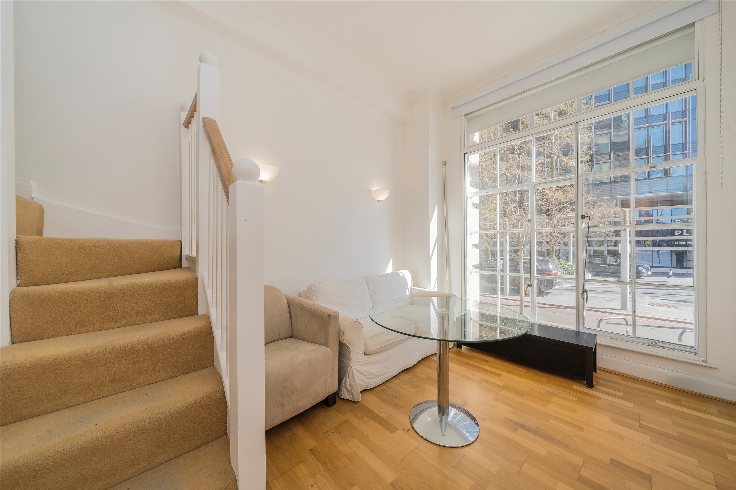 Flat Belvedere Road in Greater London