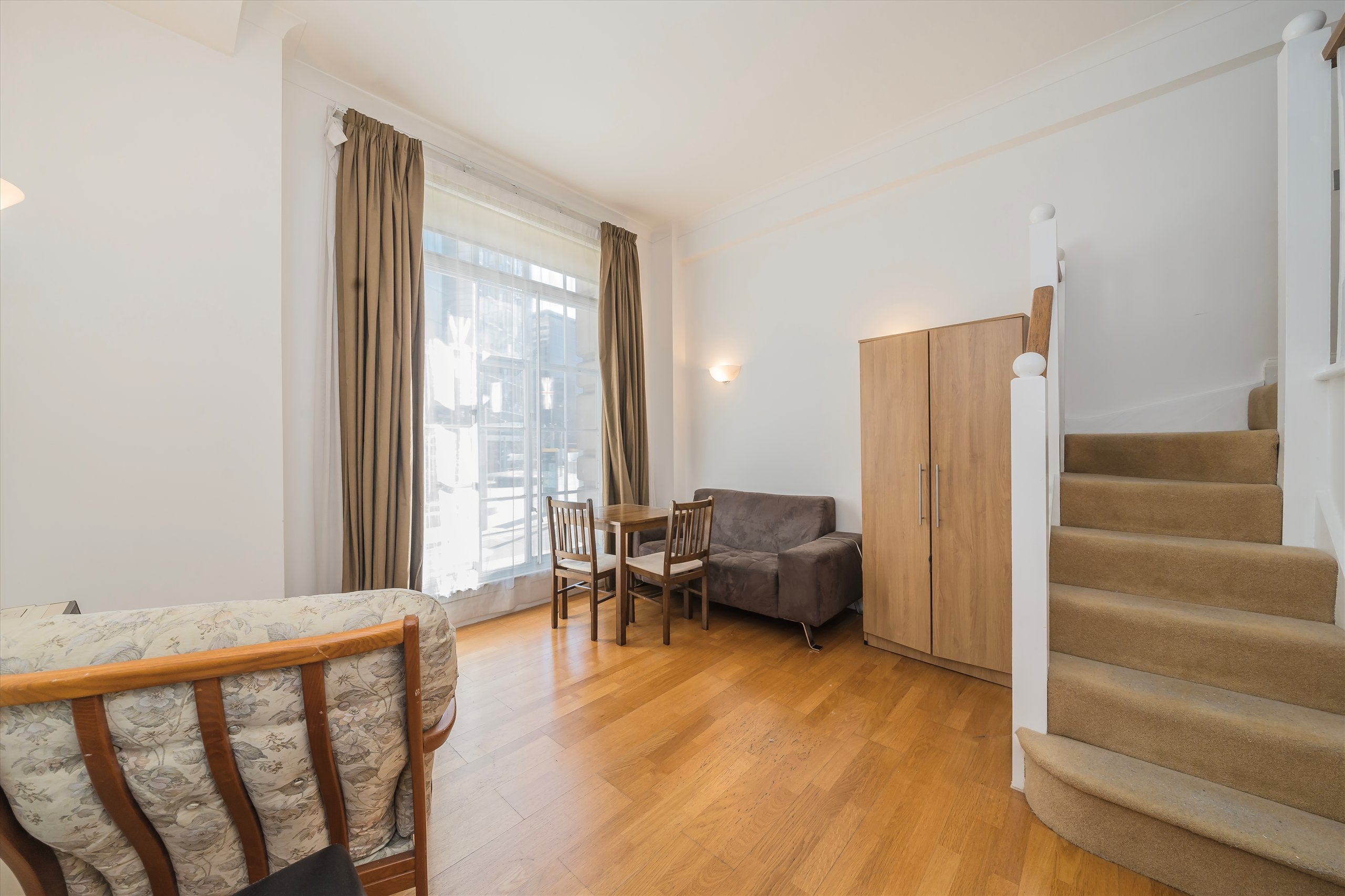 Flat Belvedere Road in Greater London