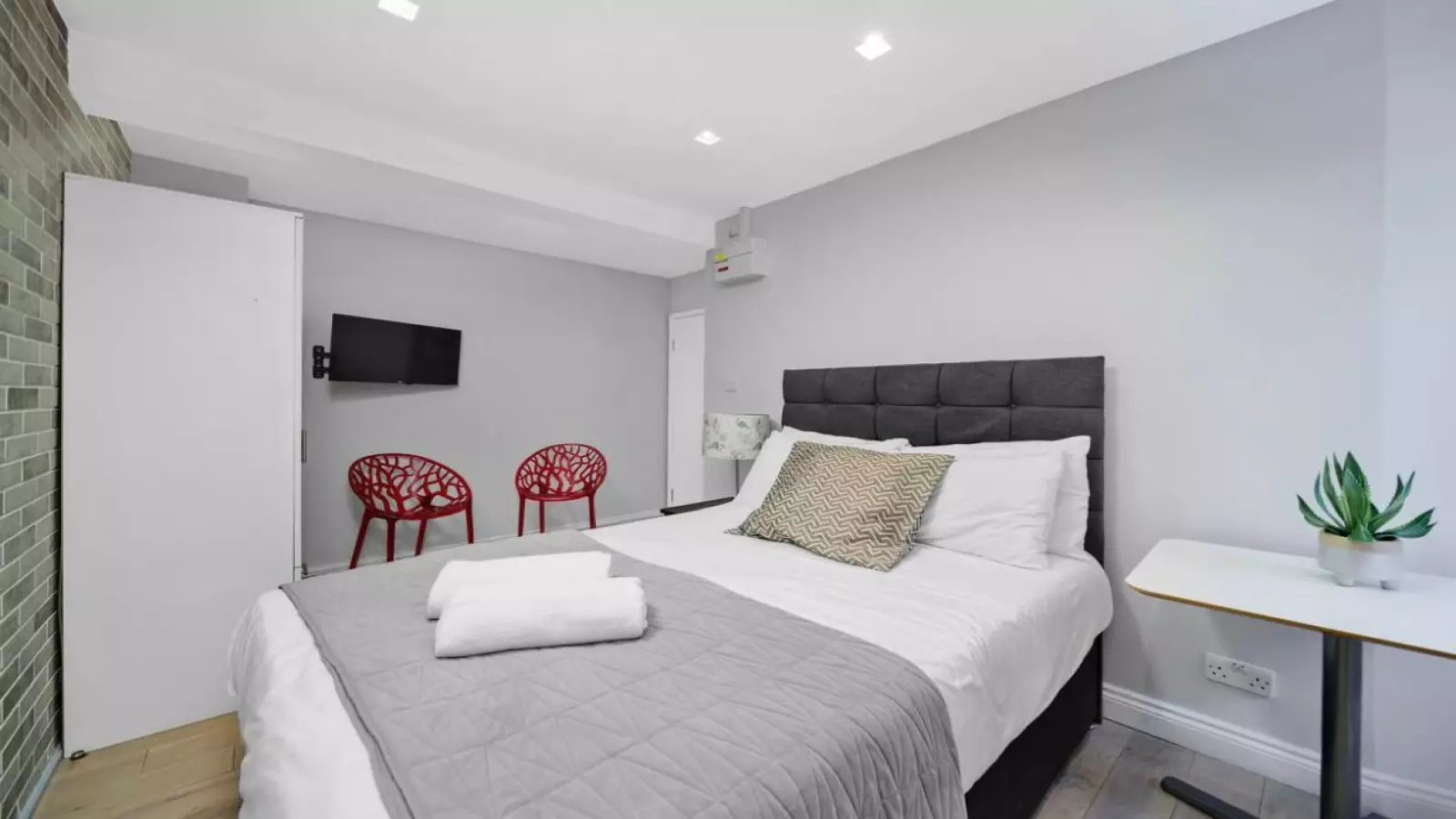 Flat Lisson Grove in City of Westminster