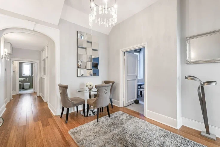 Flat Lennox Gardens in Greater London