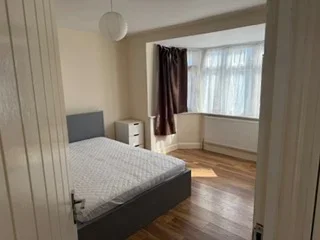 Room Park Road in Greater London