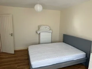 Room Park Road in Greater London