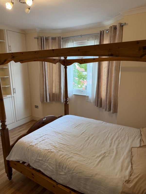 Room Chimes Avenue in Greater London