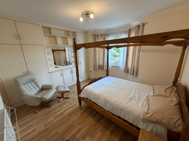 Room Chimes Avenue in Greater London